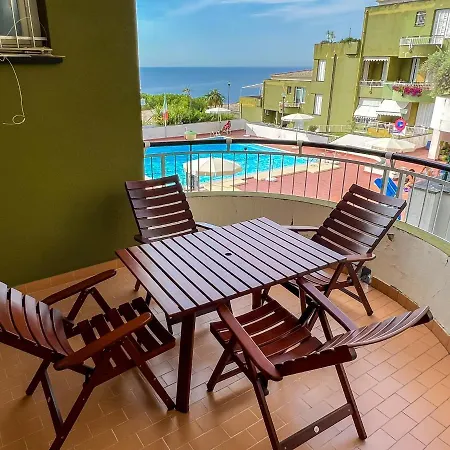 Apartment In Pineta Con Vista Mare E Piscina Varazze