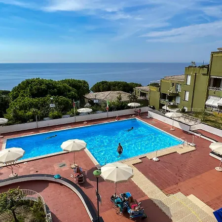 In Pineta Con Vista Mare E Piscina Varazze